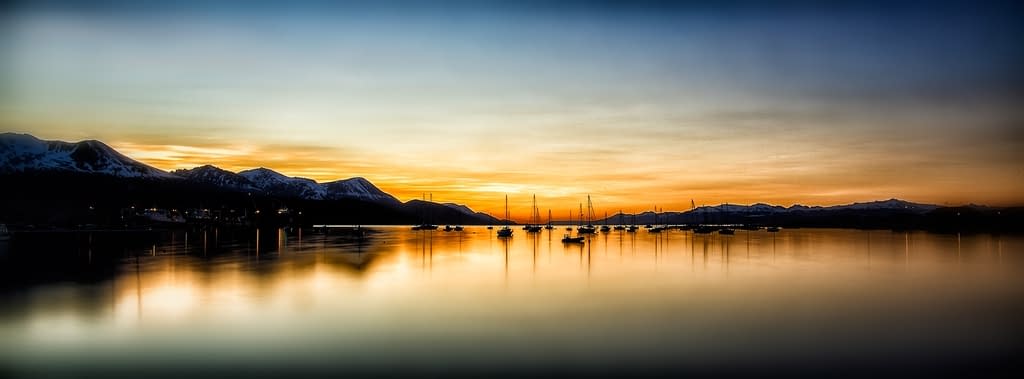 Ushuaia - Dawn at the Beagle Channel (René Ceballos)