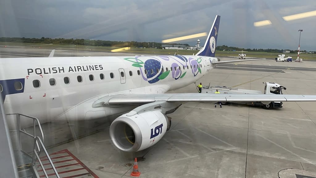 LOT Polish Airlines E195LR at WAW airport