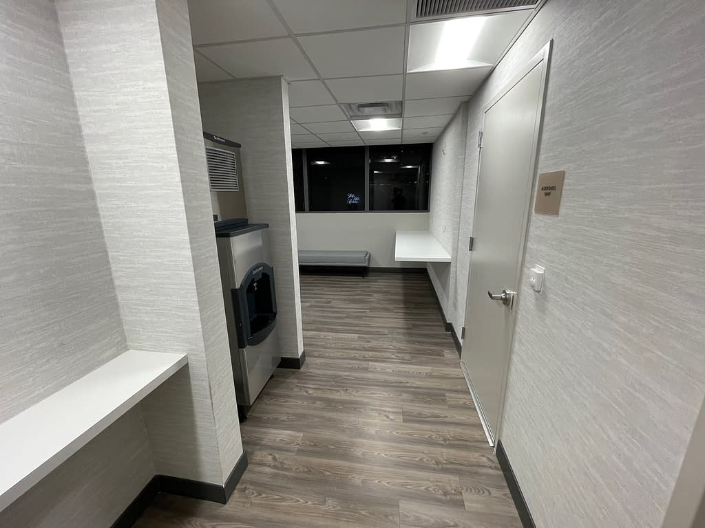 Element Miami Brickell Review 2023 - 1 Bedroom Suite Room (laundry)