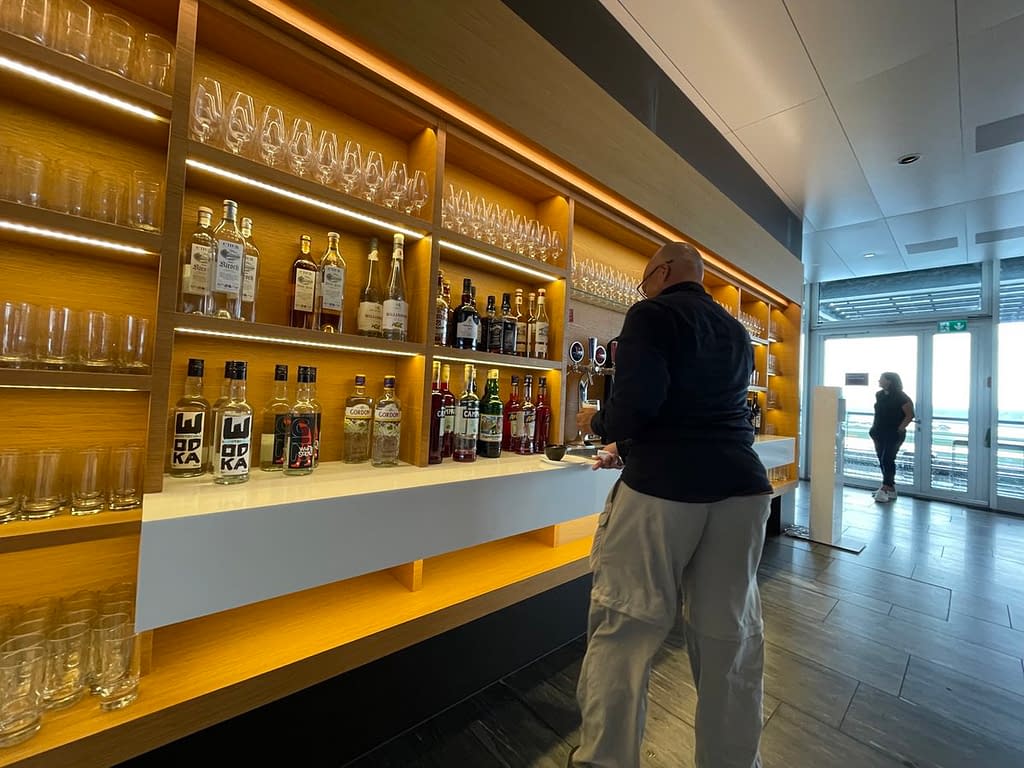 Swiss International Lounge at Zurich Airport (2023) - Bar