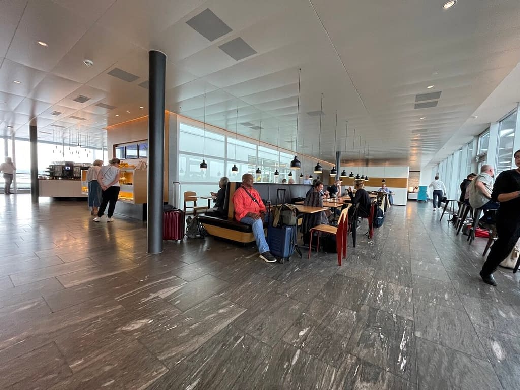Swiss International Lounge at Zurich Airport (2023) - Dining area