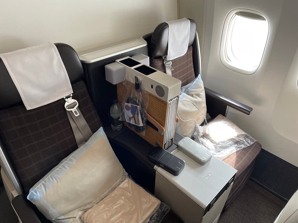 Swiss 777-300ER Business Class Seat (2023) - Seat