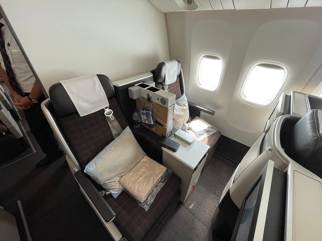 Swiss 777-300ER Business Class Seat (2023) - Seat