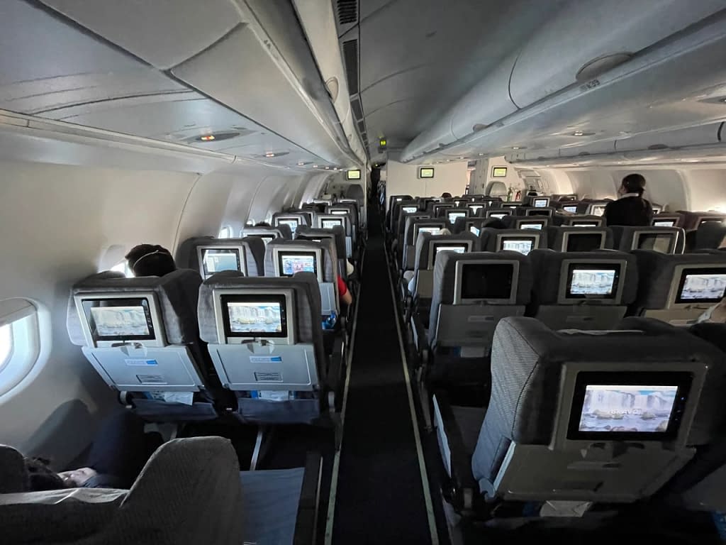 Aerolineas Argentinas A330-200 Economy Class (14)