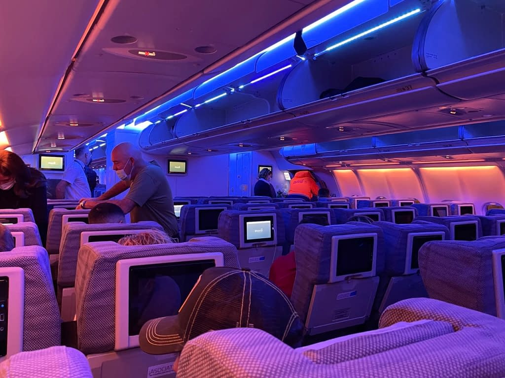 Aerolineas Argentinas A330-200 Economy Class (1)
