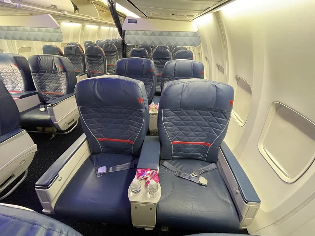 Delta Miami to Boston: Seats 737-800 First Class (DL494)