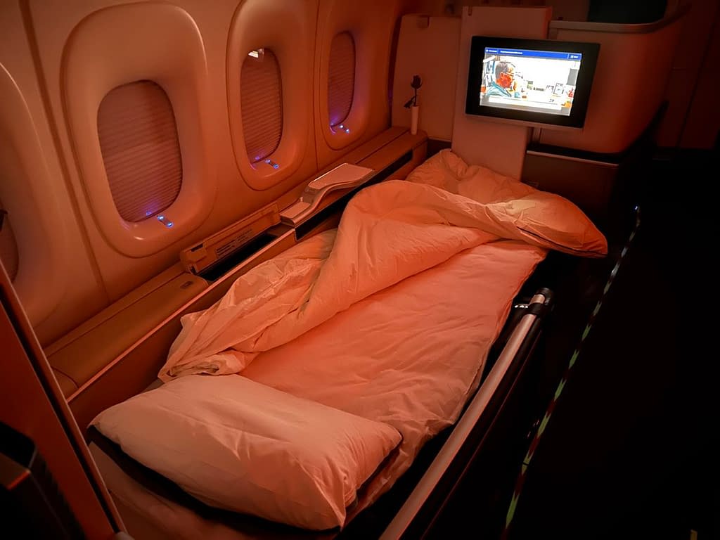Lufthansa 747-8 First Class in 2023 - Bed 2