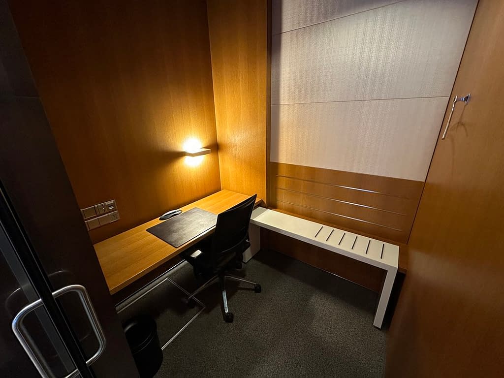 Lufthansa First Class Terminal 38
