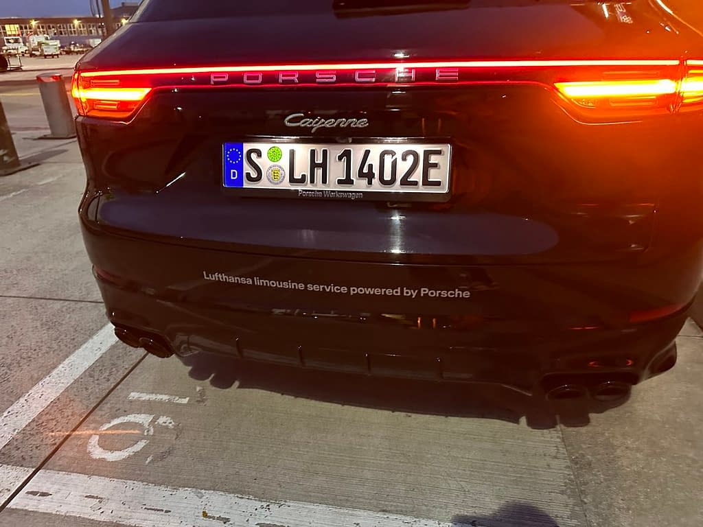 Lufthansa Porsche Cayenne Limousine Service 2023 (3)