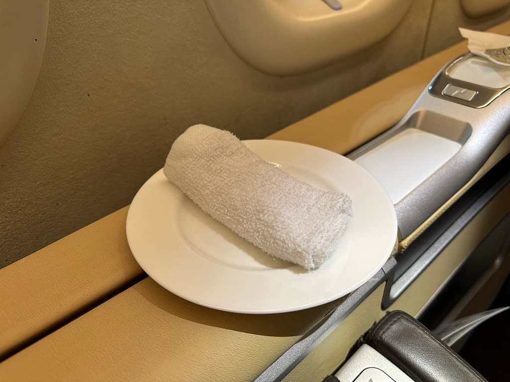 Lufthansa 747-8 First Class in 2023 - Hot towel