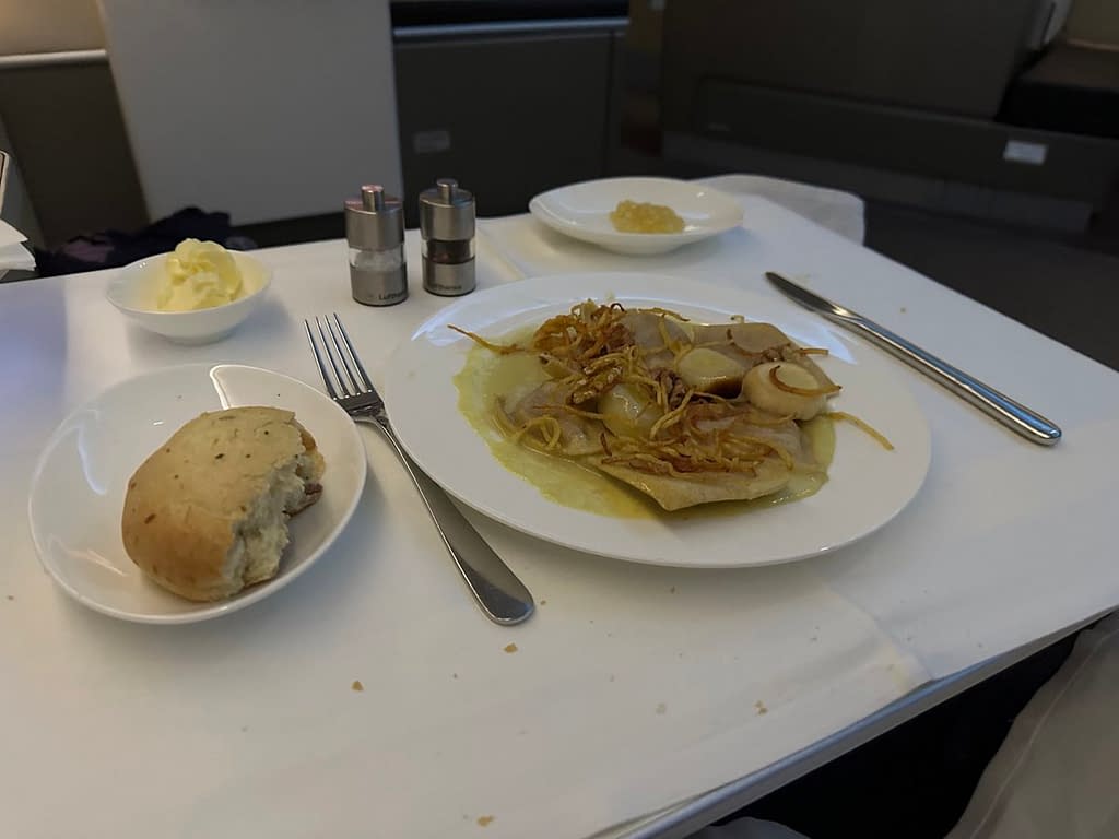 Lufthansa 747-8 First Class in 2023 - Dinner 9