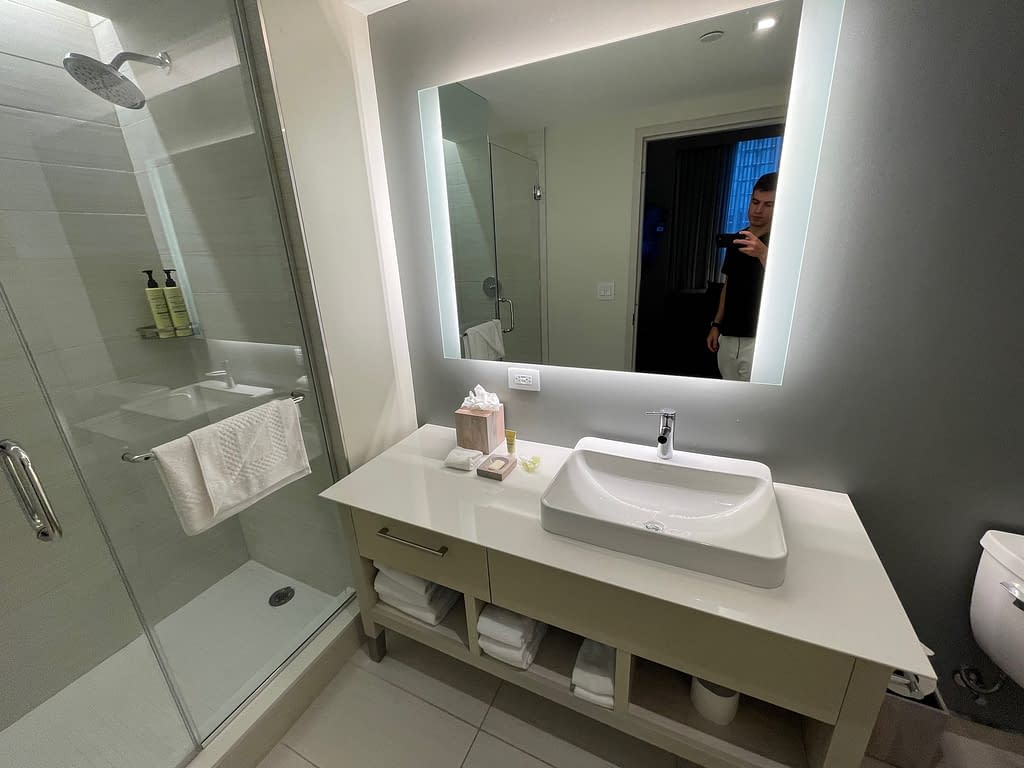 Element Miami Brickell Review 2023 - 1 Bedroom Suite Room (bathroom)
