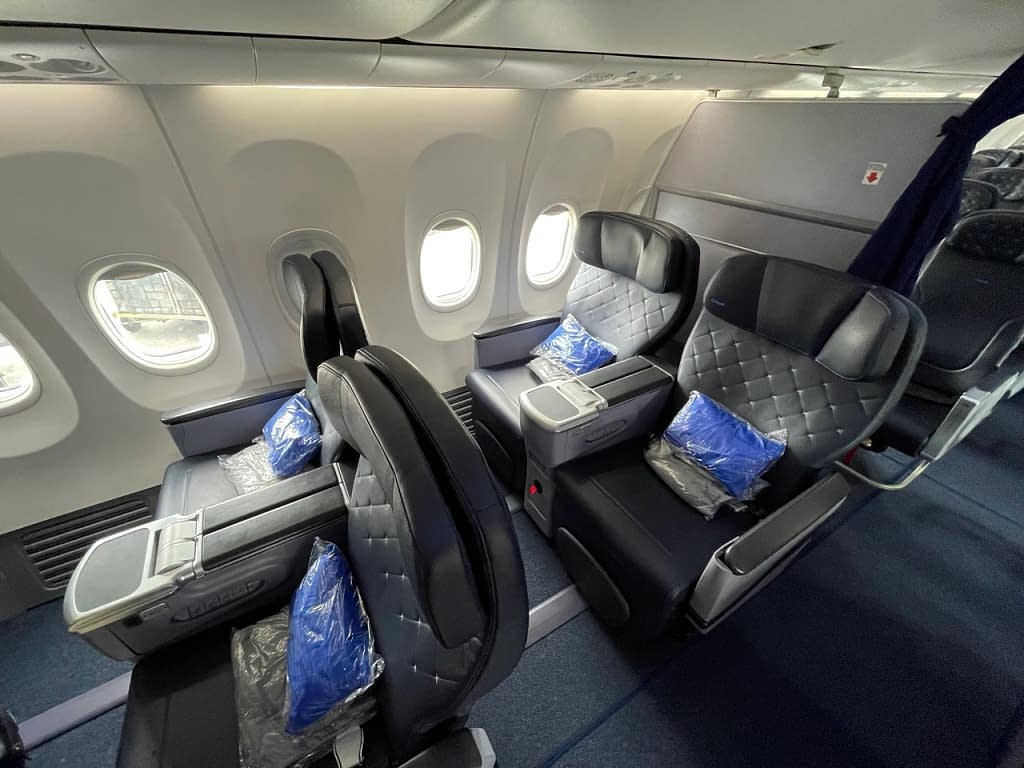 Copa 737-800 Business Class in 2023: Seat and Cabin