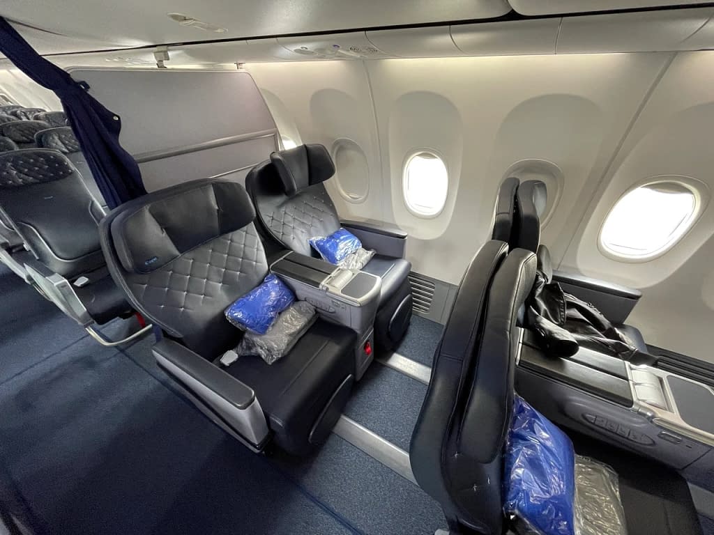 Copa 737-800 Business Class in 2023: Seat and Cabin