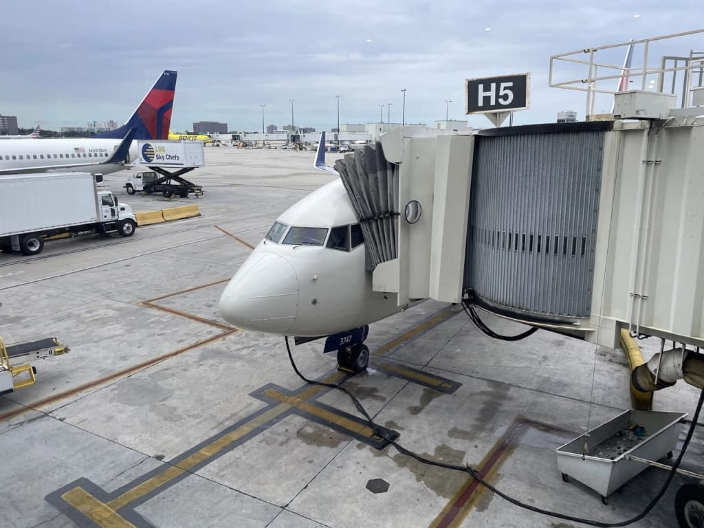 Delta Miami to Boston: Pre-boarding area (DL494)