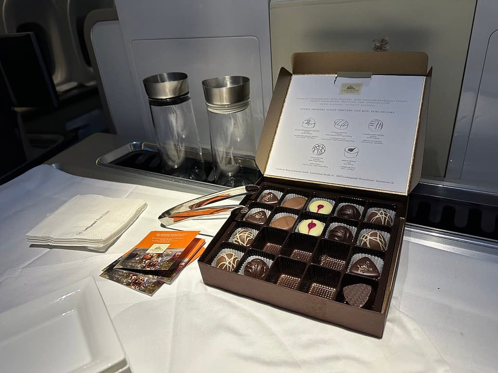 Lufthansa 747-8 First Class in 2023 - Chocolates
