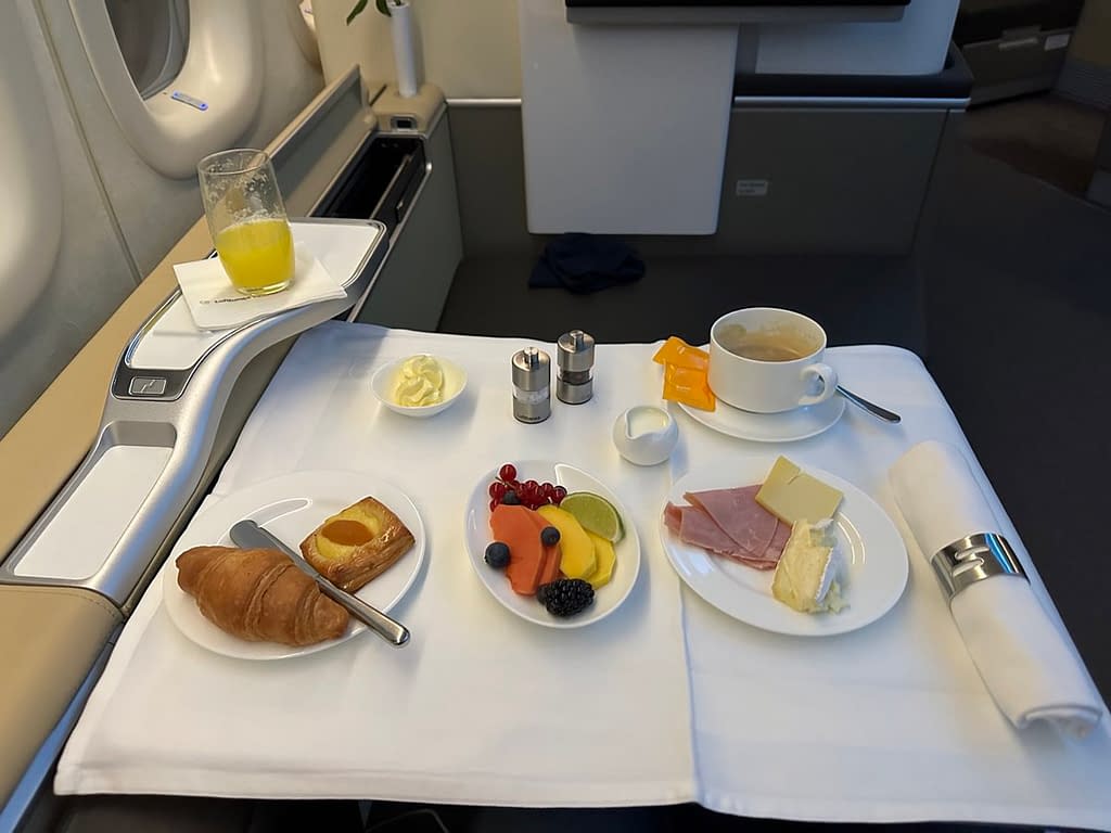 Lufthansa 747-8 First Class in 2023 - Breakfast 2