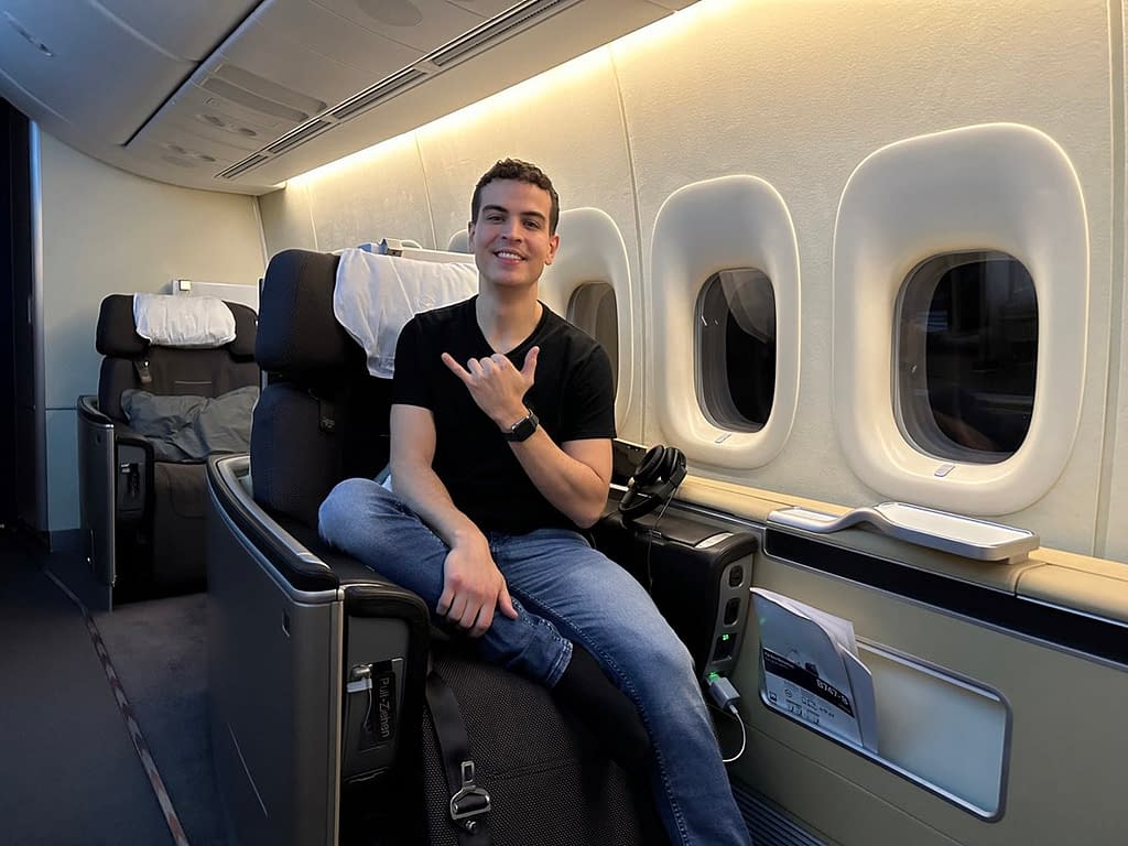 Lufthansa 747-8 First Class in 2023 - Cabin 21