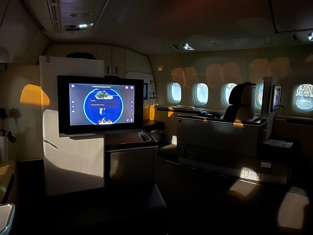 Lufthansa 747-8 First Class in 2023 - Cabin 25