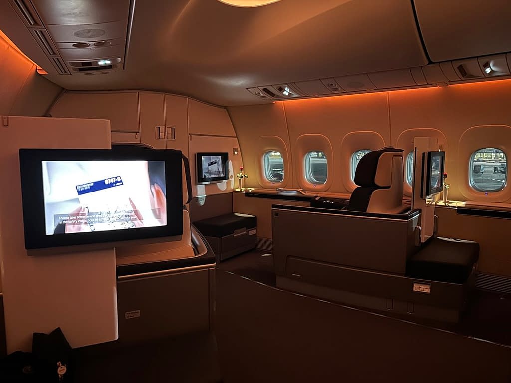 Lufthansa 747-8 First Class in 2023 - Cabin 6