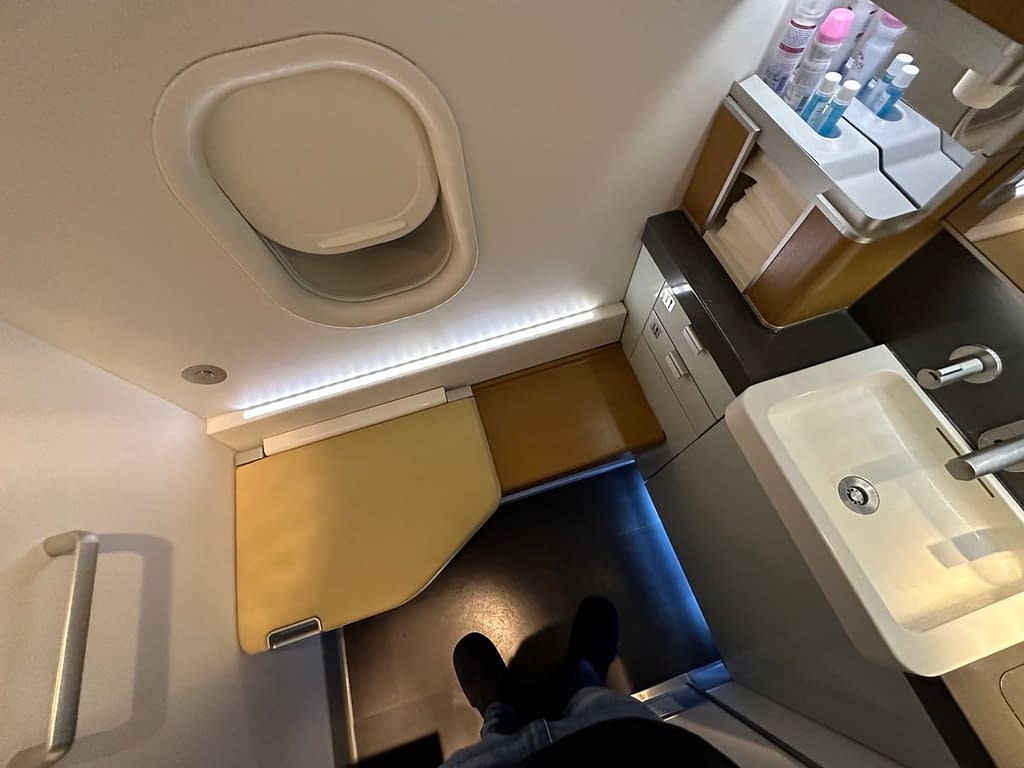 Lufthansa 747-8 First Class in 2023 - Toilet 2