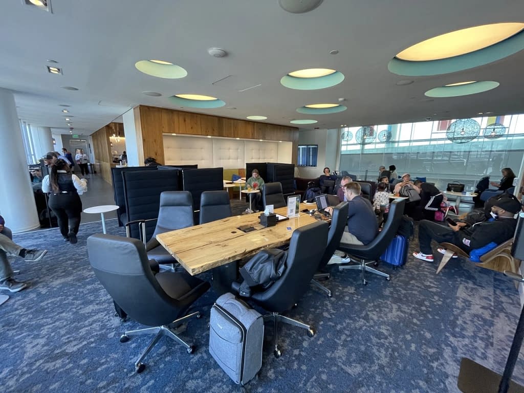American Express Centurion Lounge Philadelphia (2023) - Office space