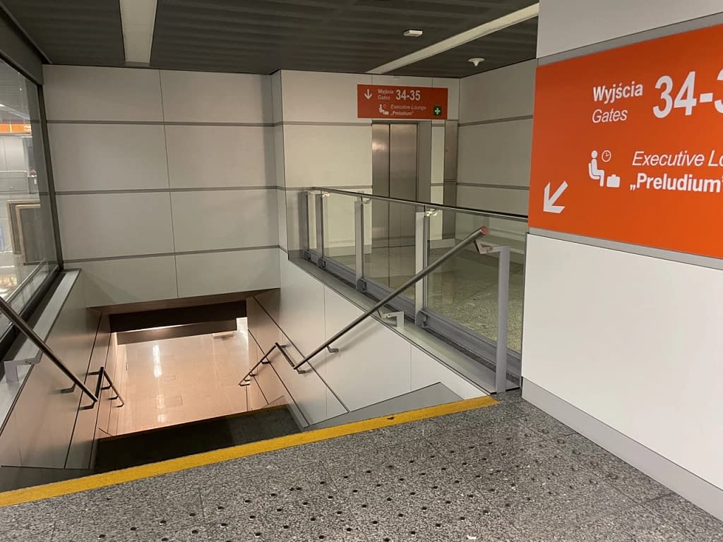 Transit at WAW airport
