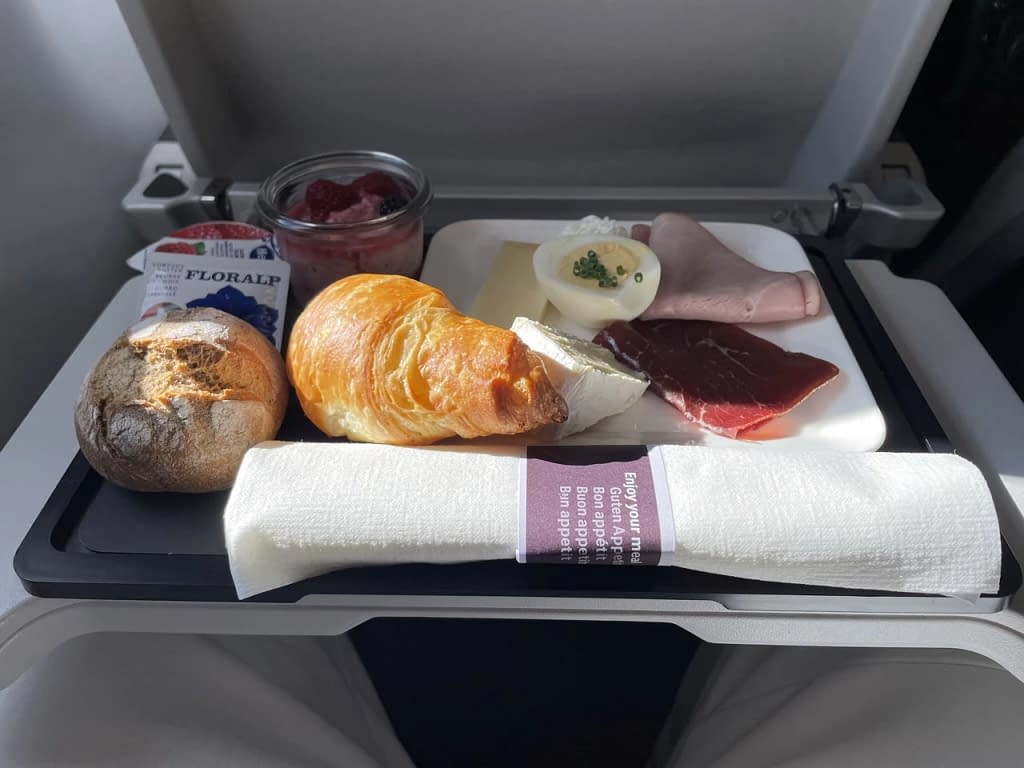 Swiss A320neo Business Class Breakfast Service