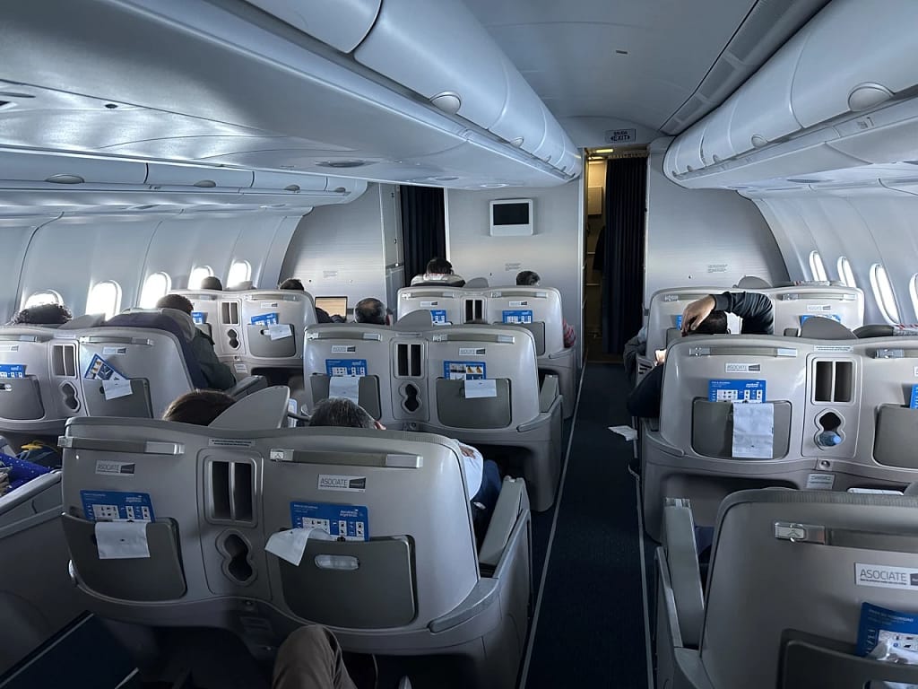 Aerolineas Argentinas A330-200 Business Class Cabin