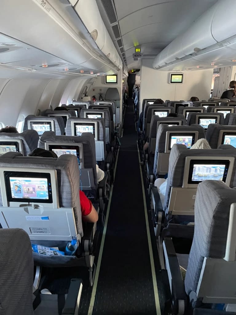 Aerolineas Argentinas A330-200 Economy Class (15)