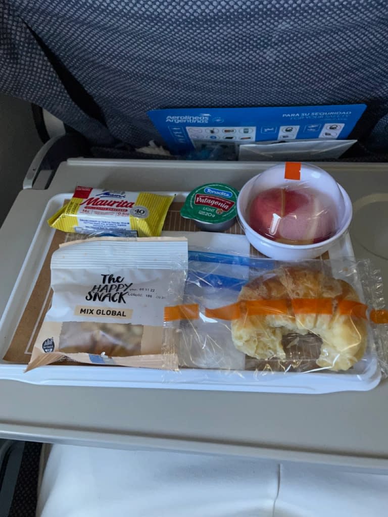 Aerolineas Argentinas A330-200 Economy Class (Breakfast, 4)
