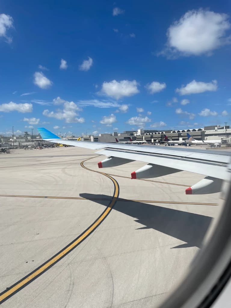 Aerolineas Argentinas A330-200 Economy Class (39)