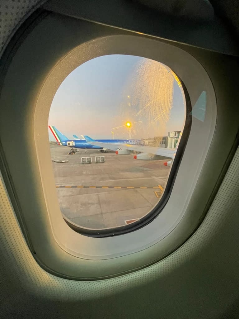 Aerolineas Argentinas A330-200 Economy Class (9)
