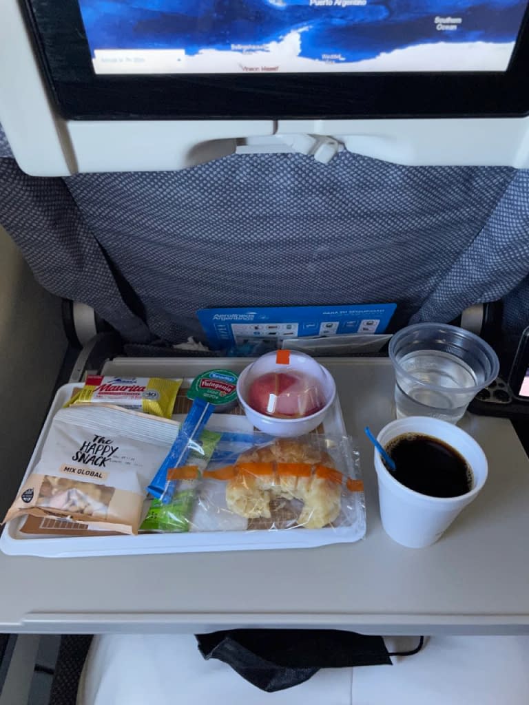 Aerolineas Argentinas A330-200 Economy Class (Breakfast, 5)